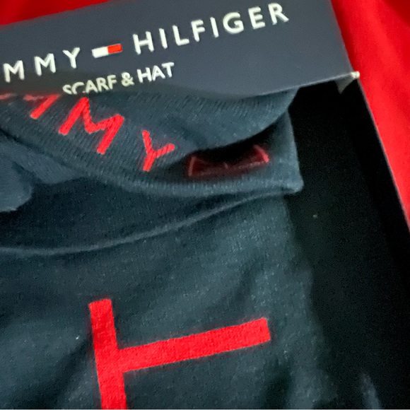 Scarf & Hat Set (NIB) - Picture 3 of 10